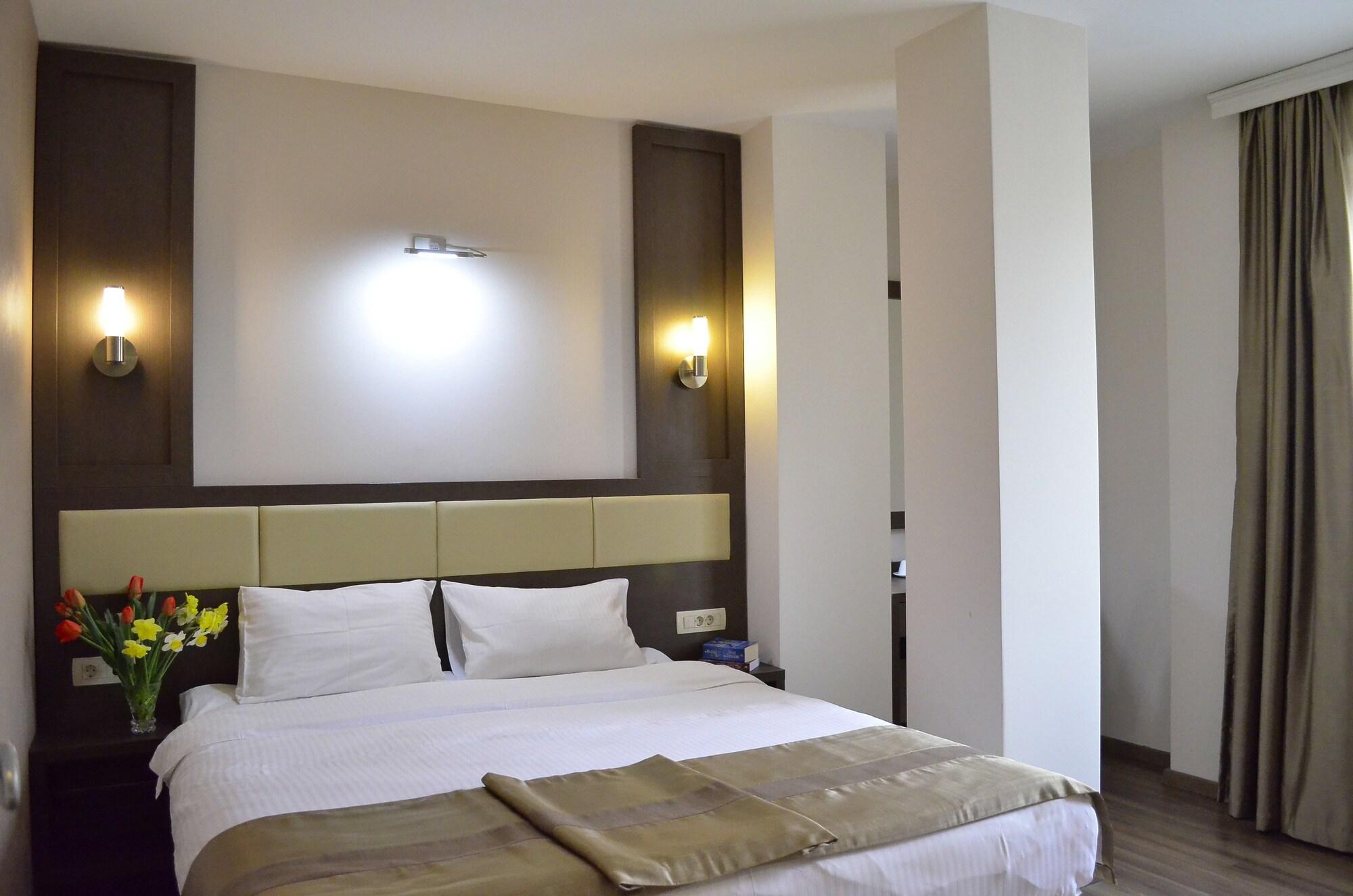 Hotel Vlaho Skopje Luaran gambar