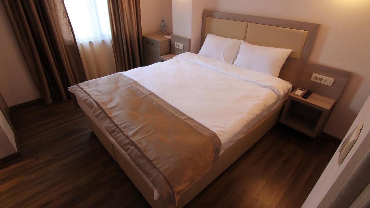 Hotel Vlaho Skopje Luaran gambar